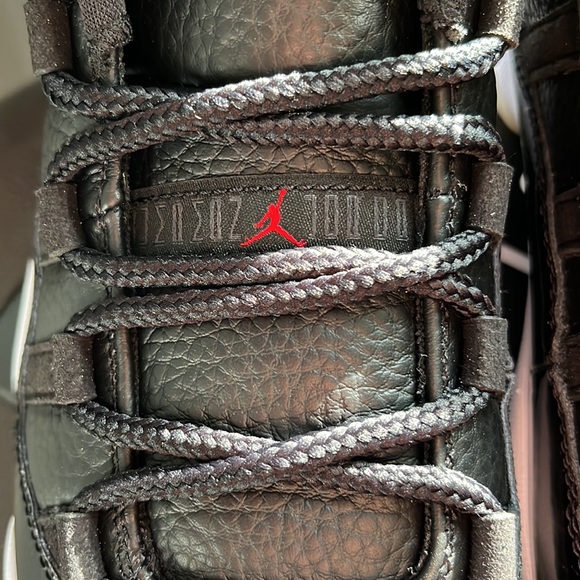 Nike Air Jordan Shoes - Picture 4 of 13